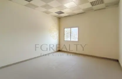 Warehouse - Studio - 2 Bathrooms for rent in Industrial Area 4 - Industrial Area - Industrial Area - Doha