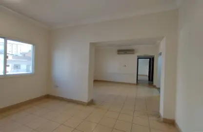 Apartment - 2 Bedrooms - 2 Bathrooms for rent in Umm Ghwailina Comm - Umm Ghuwalina - Umm Ghuwailina - Doha