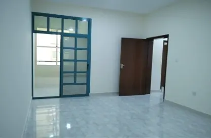 Apartment - 2 Bedrooms - 2 Bathrooms for rent in Umm Ghuwalina - Umm Ghuwailina - Doha