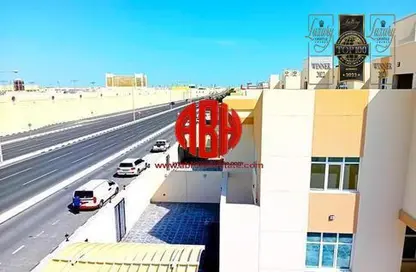 فيلا - 6 غرف نوم - 7 حمامات للايجار في الدحيل - الدحيل - الدوحة