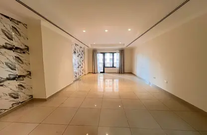 Apartment - 1 Bedroom - 2 Bathrooms for rent in West Porto Drive - Porto Arabia - The Pearl Island - Doha
