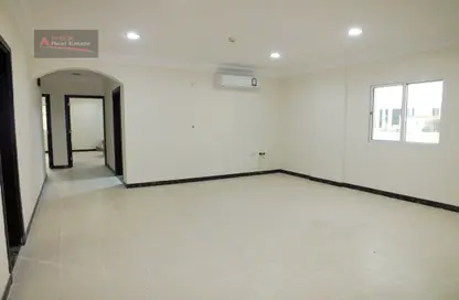 Empty Room image for: Apartment - 3 Bedrooms - 3 Bathrooms for rent in Muntazah 10 - Al Muntazah - Doha, Image 1