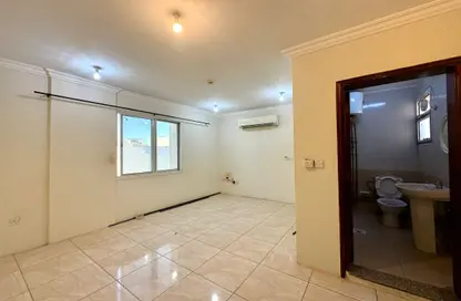 Apartment - 2 Bedrooms - 2 Bathrooms for rent in Madinat Khalifa North - Madinat Khalifa - Doha