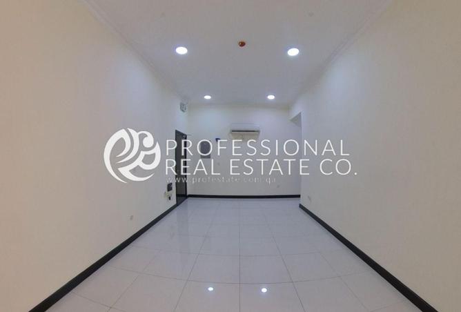 953416 - Property Image 2