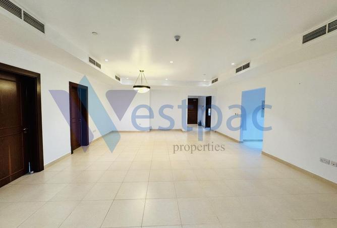 988410 - Property Image 2