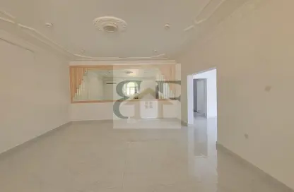 فيلا - 7 غرف نوم - 5 حمامات للايجار في شقق مساكن المطار القديم - طريق المطار القديم - الدوحة