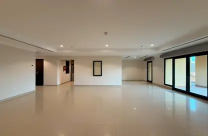 Apartment - 2 Bedrooms - 3 Bathrooms for rent in East Porto Drive - Porto Arabia - The Pearl Island - Doha