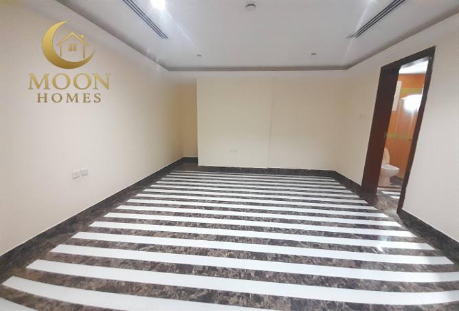 956272 - Property Image 3