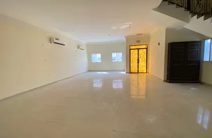 Villa - 5 Bedrooms - 5 Bathrooms for rent in Umm Al Seneem Street - Ain Khaled - Doha