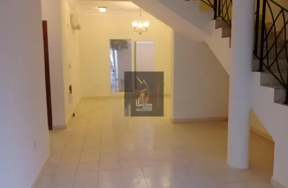 مجمع سكني - 4 غرف نوم - 4 حمامات للايجار في شارع المطار القديم - طريق المطار القديم - الدوحة