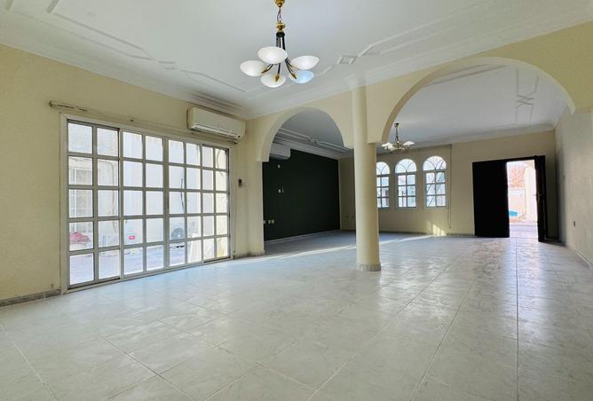 922878 - Property Image 2