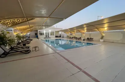 مجمع سكني - 5 غرف نوم - 5 حمامات للايجار في سوق الغرافة - الغرافة - الدوحة