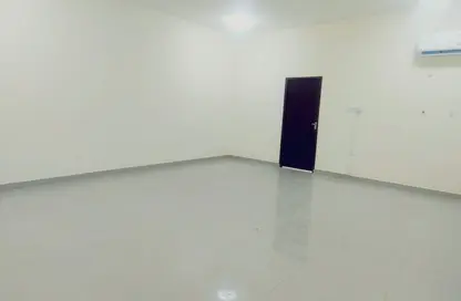 Compound - Studio - 1 Bathroom for rent in Fereej Bin Omran - Doha