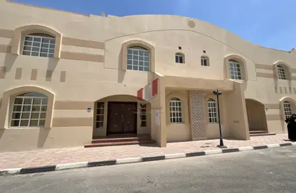 فيلا - 5 غرف نوم - 4 حمامات للايجار في فلل عين خالد - عين خالد - الدوحة