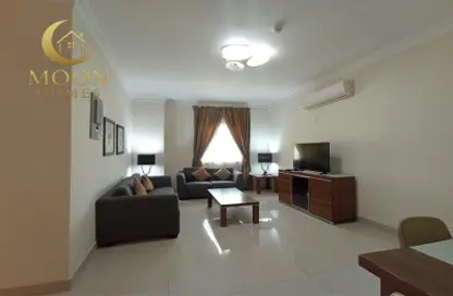 Apartment - 2 Bedrooms - 2 Bathrooms for rent in Umm Ghuwalina - Umm Ghuwailina - Doha