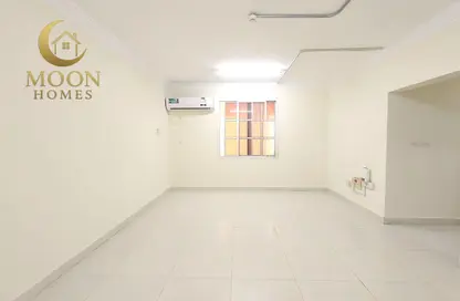 Apartment - 2 Bedrooms - 2 Bathrooms for rent in Umm Ghuwailina 4 - Umm Ghuwailina - Doha