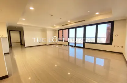 Apartment - 2 Bedrooms - 2 Bathrooms for rent in Tower 19 - Porto Arabia - The Pearl Island - Doha
