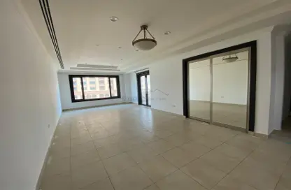 Apartment - 2 Bedrooms - 3 Bathrooms for rent in Tower 6 - Porto Arabia - The Pearl Island - Doha