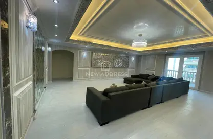 Apartment - 3 Bedrooms - 5 Bathrooms for sale in Piazza Arabia - Porto Arabia - The Pearl Island - Doha
