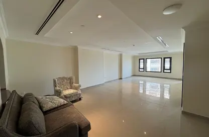 Apartment - 1 Bedroom - 2 Bathrooms for rent in Tower 28 - Porto Arabia - The Pearl Island - Doha