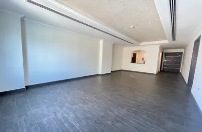 Apartment - 1 Bedroom - 2 Bathrooms for rent in East Porto Drive - Porto Arabia - The Pearl Island - Doha