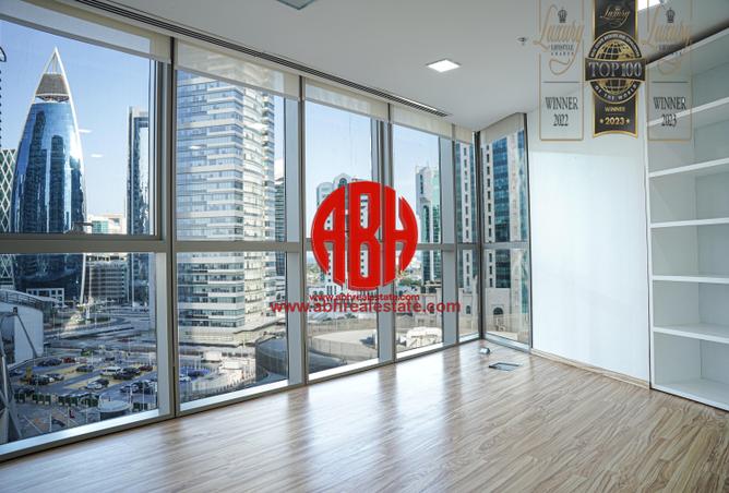 Office Space - Studio - 1 Bathroom for rent in Navigation Tower - West Bay - West Bay - Doha