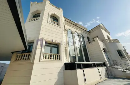 Villa - 6 Bedrooms - 7+ Bathrooms for rent in The Villas - Qatar Entertainment City - Lusail