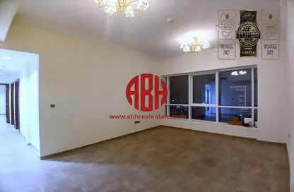 Apartment - 2 Bedrooms - 2 Bathrooms for rent in Burj Al Marina - Marina District - Lusail