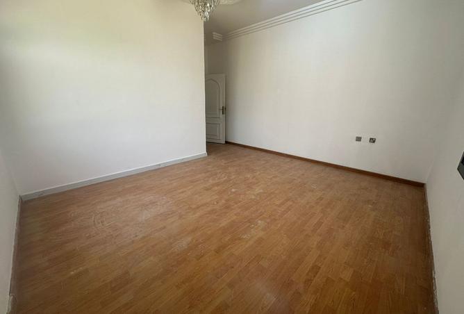 985940 - Property Image 2