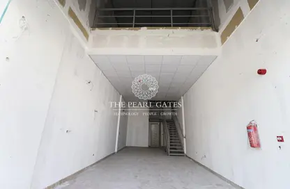 محل تجاري - استوديو - 1 حمام للايجار في شارع الصناعية الشرقي - بركة العوامر - الوكرة