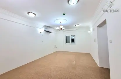 Apartment - 1 Bedroom - 1 Bathroom for rent in Umm Ghuwailina 4 - Umm Ghuwailina - Doha