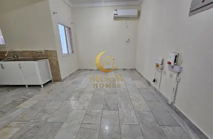 شقة - غرفة نوم - 1 حمام للايجار في ام غوالينا تجارية - ام غويلينا - أم غويلينا - الدوحة