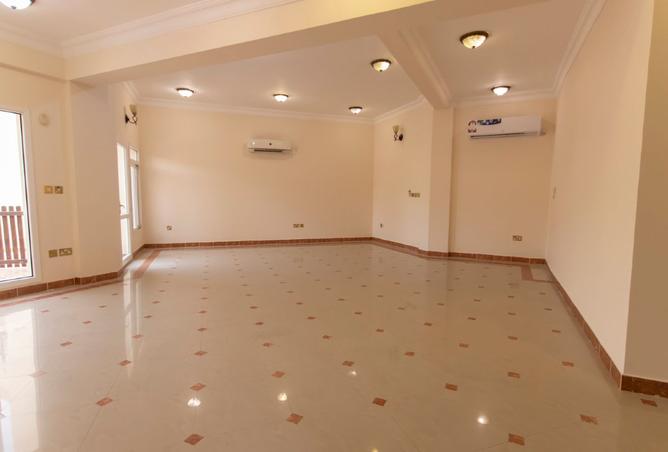 930892 - Property Image 2