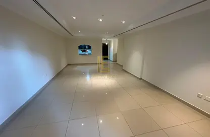 Apartment - 1 Bedroom - 2 Bathrooms for rent in West Porto Drive - Porto Arabia - The Pearl Island - Doha