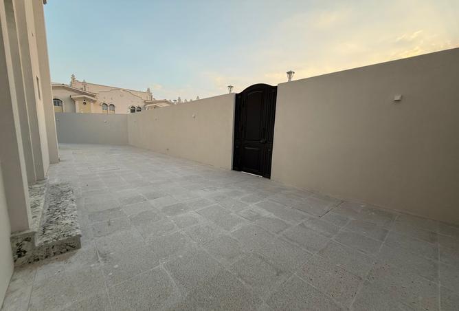 958759 - Property Image 2