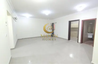 Apartment - 1 Bedroom - 2 Bathrooms for rent in Umm Ghwailina Comm - Umm Ghuwalina - Umm Ghuwailina - Doha