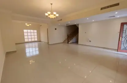 مجمع سكني - 4 غرف نوم - 4 حمامات للايجار في شارع وادي الشاهينيا - عين خالد - الدوحة