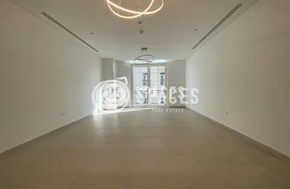 Apartment - 2 Bedrooms - 3 Bathrooms for rent in Floresta Gardens - Floresta Gardens - The Pearl Island - Doha