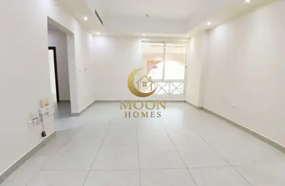 Apartment - 2 Bedrooms - 2 Bathrooms for rent in Al Mansoura - Al Mansoura - Doha