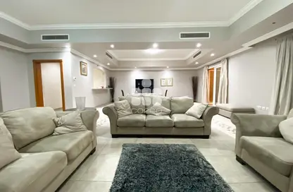 Apartment - 2 Bedrooms - 2 Bathrooms for rent in West Porto Drive - Porto Arabia - The Pearl Island - Doha