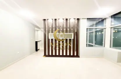 Apartment - 2 Bedrooms - 2 Bathrooms for rent in Umm Ghuwailina - Doha