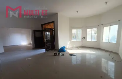 Villa - 4 Bedrooms - 5 Bathrooms for rent in Al Gharrafa - Al Gharrafa - Doha