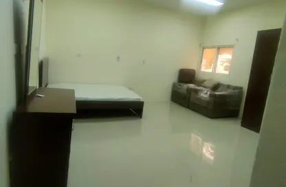مجمع سكني - 1 حمام للايجار في الثمامة - الدوحة