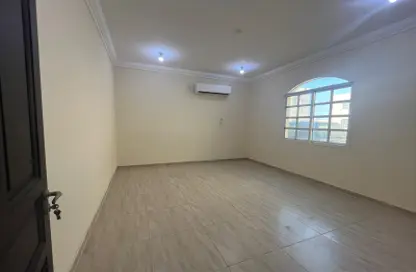 Villa - 5 Bedrooms - 4 Bathrooms for rent in Ain Khaled Villas - Ain Khaled - Doha