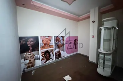 محل تجاري - استوديو - 2 حمامات للايجار في بناية مكاتب الخور - الخور