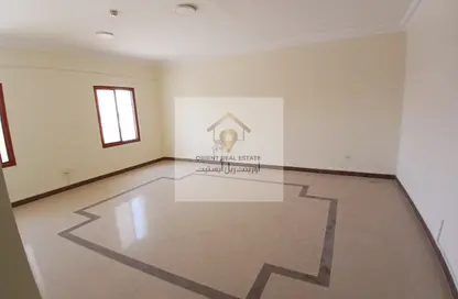 Apartment - 3 Bedrooms - 3 Bathrooms for rent in Al Zubair Bakkar Street - Al Sadd - Doha