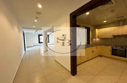 Kitchen image for: Apartment - 1 Bedroom - 2 Bathrooms for rent in Tower 24 - Porto Arabia - The Pearl Island - Doha, Image 1