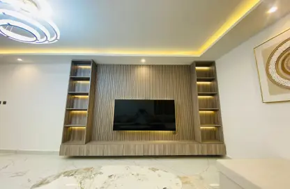 Apartment - 2 Bedrooms - 2 Bathrooms for rent in Umm Ghuwailina 4 - Umm Ghuwailina - Doha