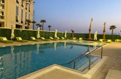 صورة لـ حوض سباحة شقة - 3 غرف نوم - 4 حمامات للايجار في حدائق فلورستا - حدائق فلورستا - جزيرة اللؤلؤة - الدوحة ، صورة رقم 1