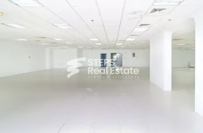 Office Space - Studio - 2 Bathrooms for rent in Umm Ghuwailina 4 - Umm Ghuwailina - Doha